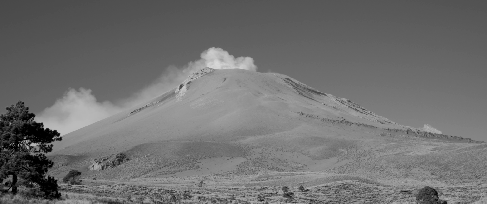 Las Nubes bajo el Volcán (Clouds Under the Mountain), Dir. Adán Ruiz.